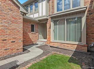 24066 Bingham Pointe Dr #11, Franklin, MI 48025