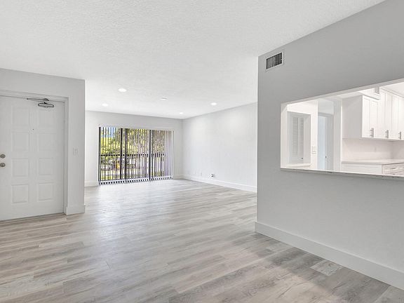4th image of 1115 Green Pine Boulevard #A2