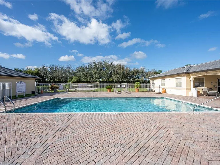 2060 Greenview Shores Blvd #308 — Photo 24