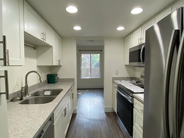 10512 NE 32nd Pl #F104 — Photo 9