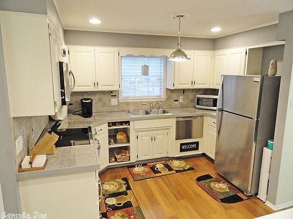 2nd image of 2325 Lakeshore Dr