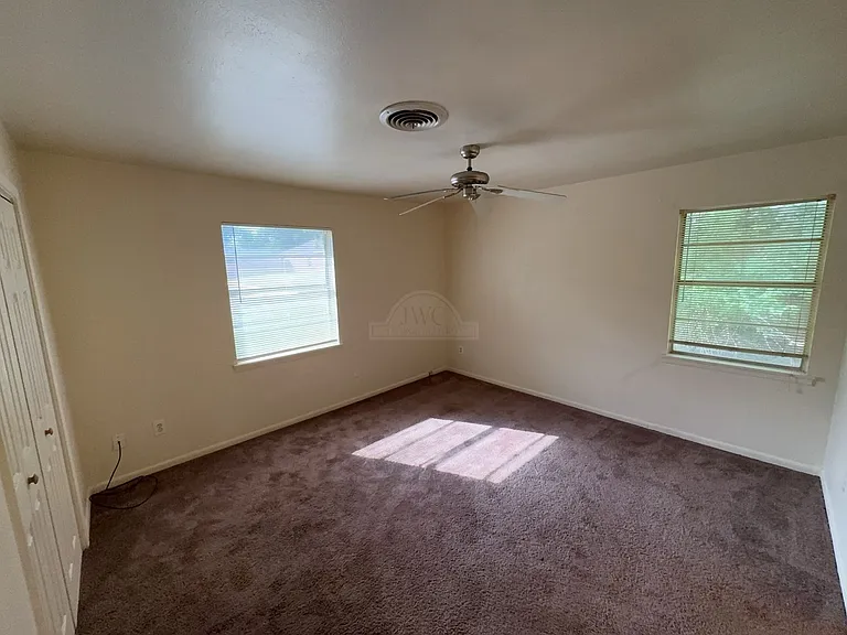 208 Oak St — Photo 16