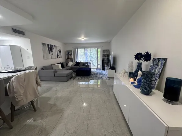 13700 SW 62nd St APT 249, Miami, FL 33183