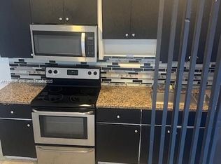 8031 NW 8th St APT 14, Miami, FL 33126
