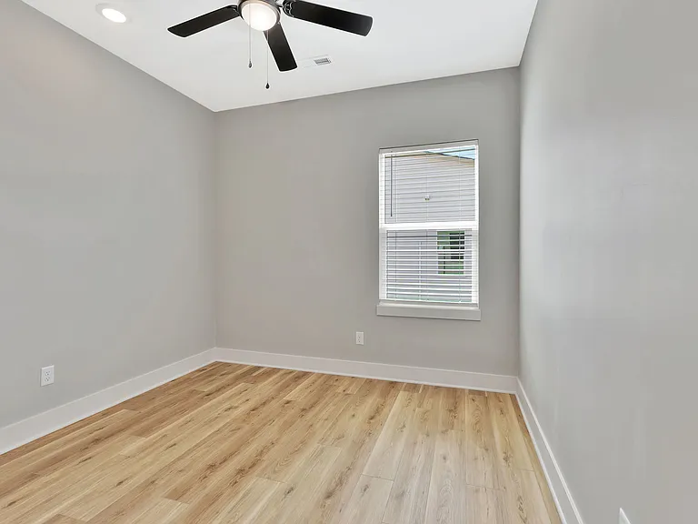 1102 SE 10th Ter — Photo 20