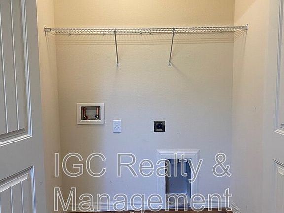 3rd image of 991 Zambrana St SE