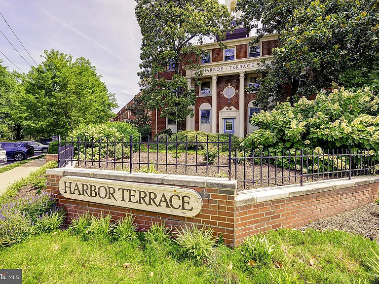 1403 E Abingdon Dr #2 — Photo 31