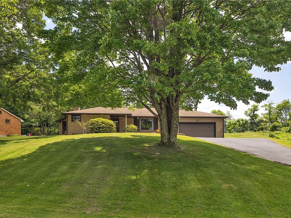 1st image of 104 Pine Dr
