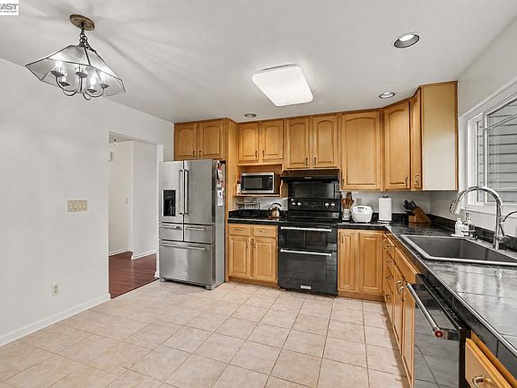 5th image of 127 Catalpa Ct