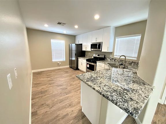 4th image of 864 Blue Rosalie Pl