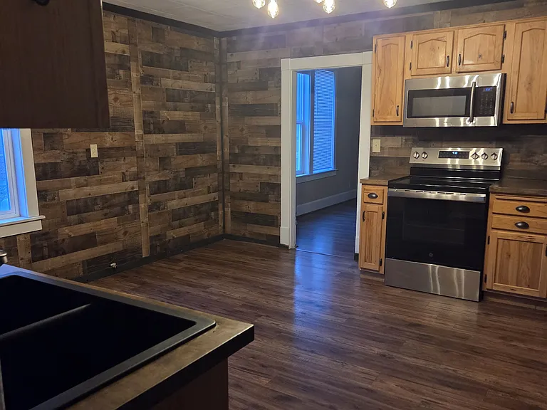 504 N Main St — Photo 13