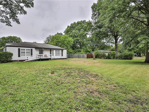 502 SW Locust St, Oak Grove, MO 64075