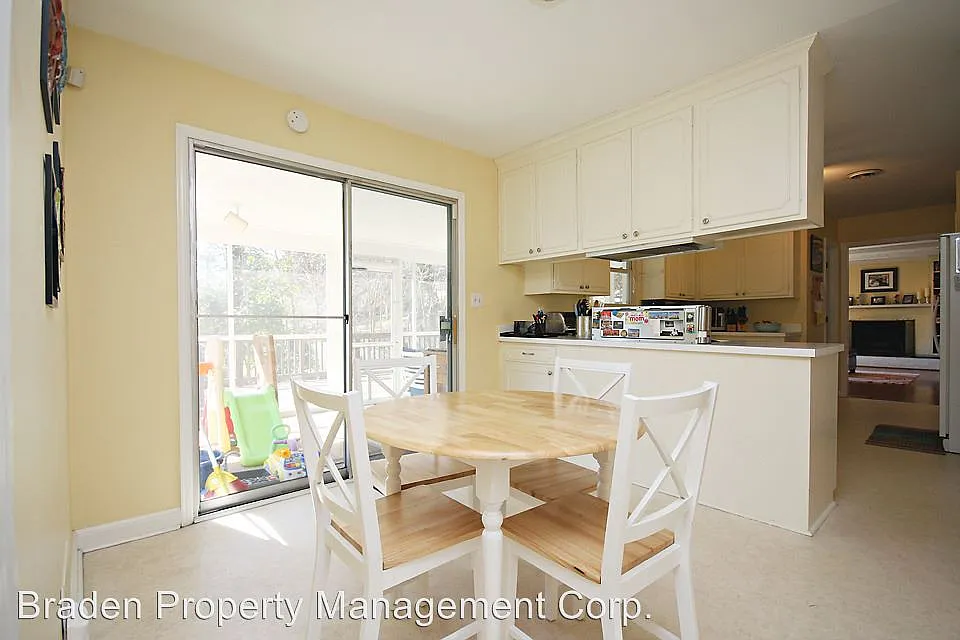 102 Melissa Pl photo 1