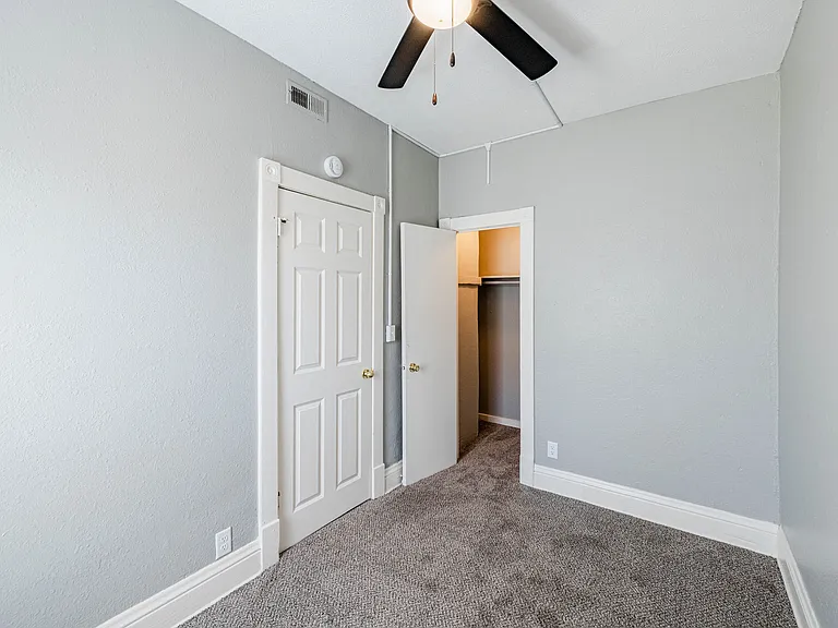 2215 Vinton St — Photo 8