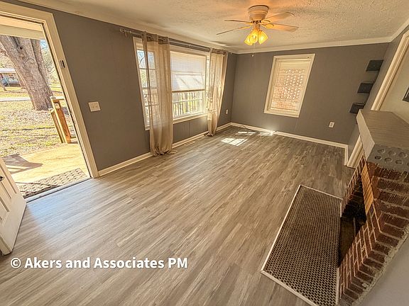 3rd image of 104 Jackson Rd