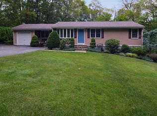 31 Mann School Rd, Smithfield, RI 02917