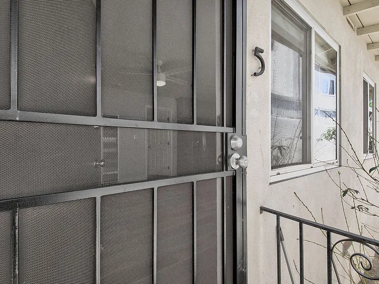1024 Loma Avenue — Photo 45