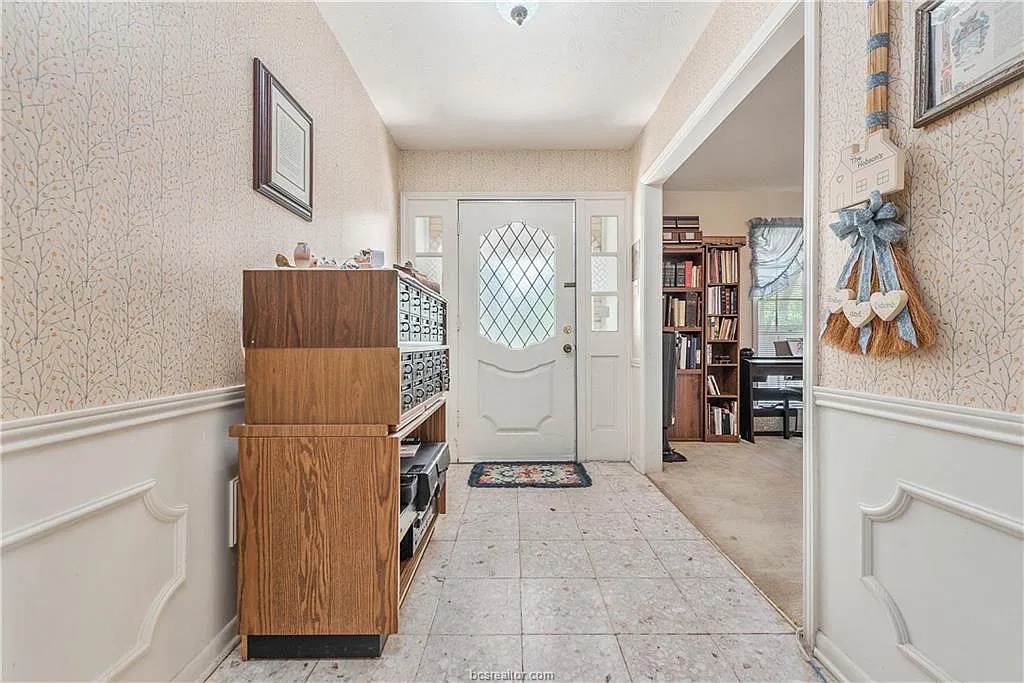 4 bed, 2384 sqft, $2,800 — Photo 4