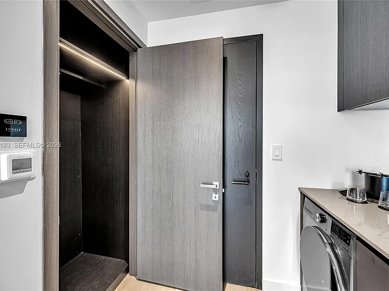 20 NE 11th #EXECHPH04 — Photo 11