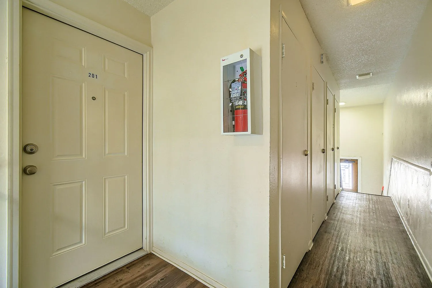 1 bed, 900 sqft, $1,295 — Photo 3