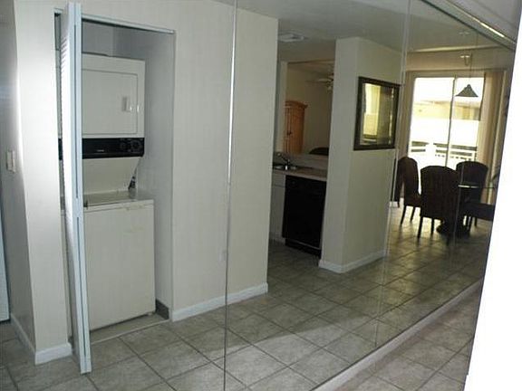 4th image of 185 SE 14th Ter APT 813
