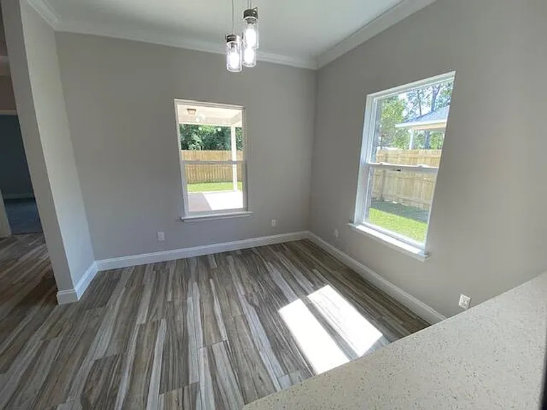 422 Little John Rd — Photo 10