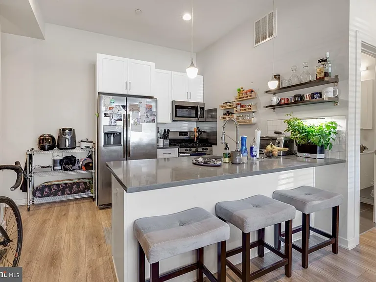385 Martin St #1F — Photo 6