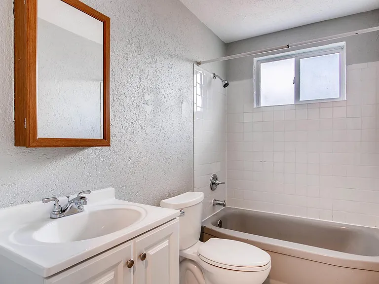 2517 Kingston St #4 — Photo 5