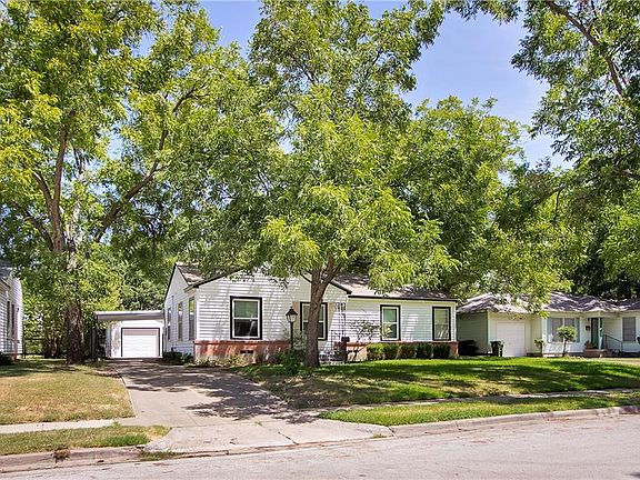 2nd image of 1217 W Lovers Ln