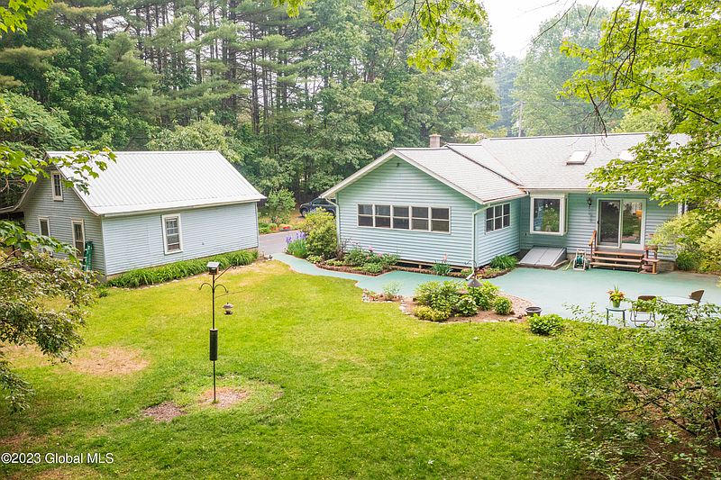 4th image of 40 Jones Road