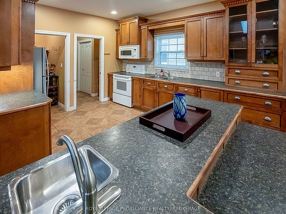 5th image of 1098 Coverdale Dr