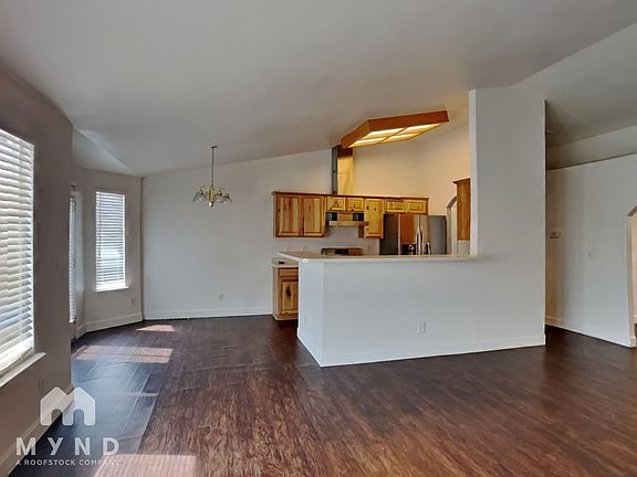 2nd image of 619 Garden Cir