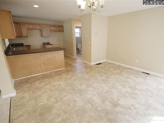 3rd image of 1560 E 254th St