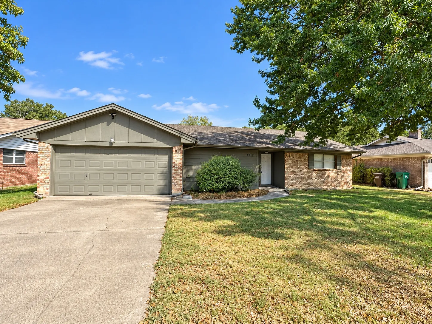3 bed, 1983 sqft, $2,300 — Photo 2