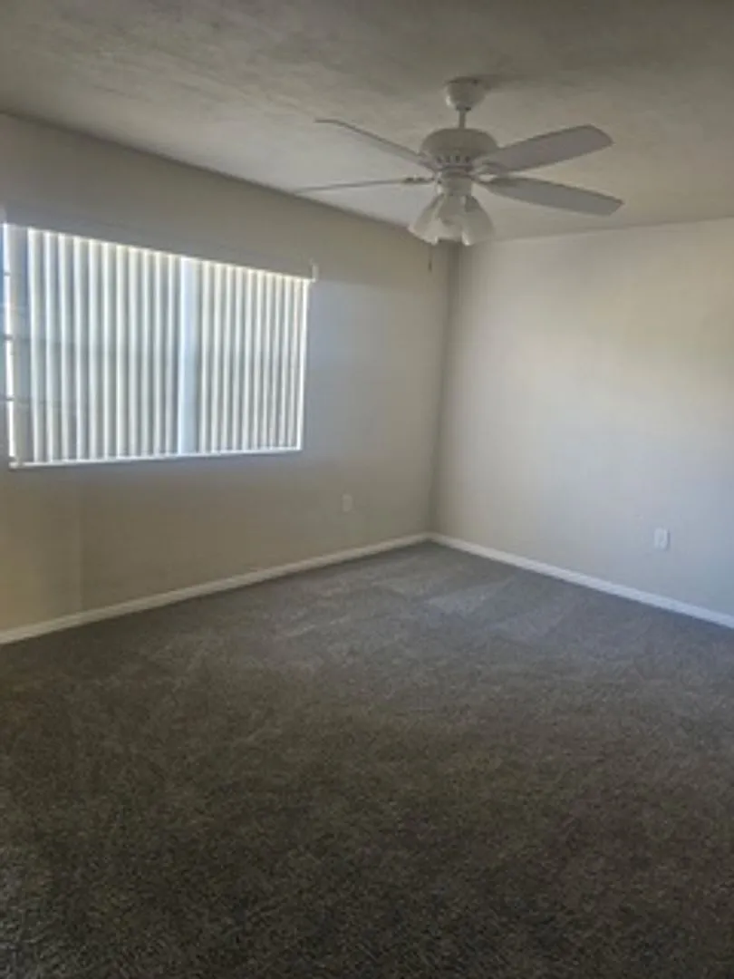 2 bed 2.5 bath Lake Front Townhouse - For Rent by Owner-Affordable move-in costs-No Application Fees — Photo 3