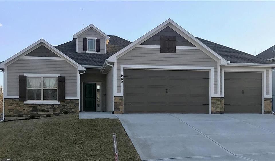 1st image of 4709 NE Saratoga Ct