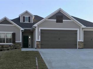 4709 NE Saratoga Ct, Lees Summit, MO 64064