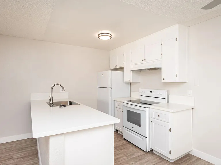 The Elms Apartments at 28th St — Photo 35