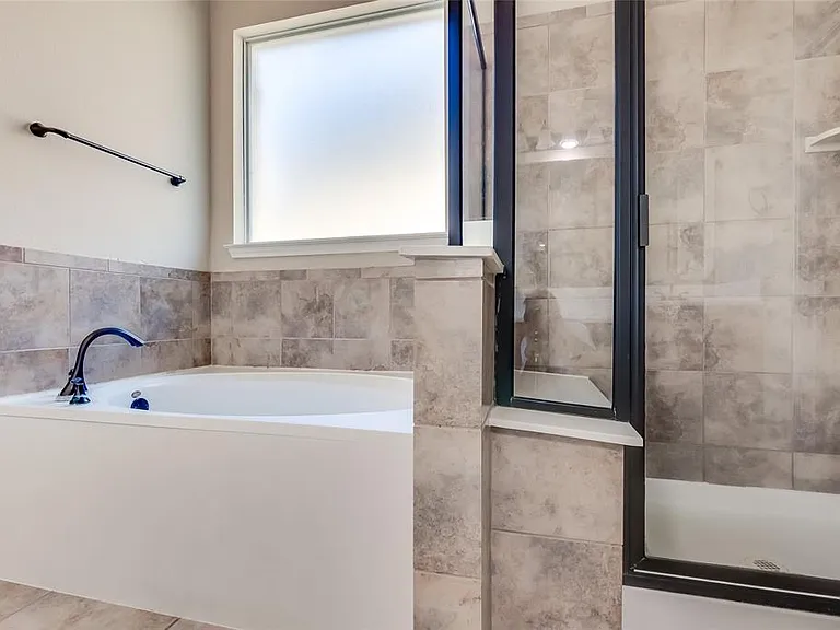 11300 Cherisse Dr — Photo 29
