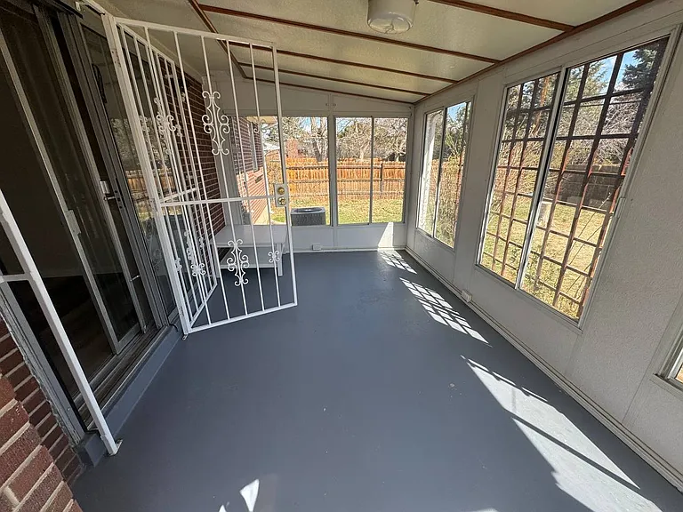538 Racine St — Photo 9