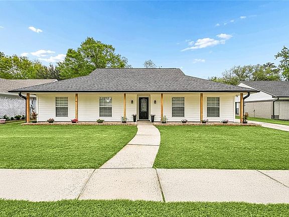 3rd image of 202 Goldenwood Dr
