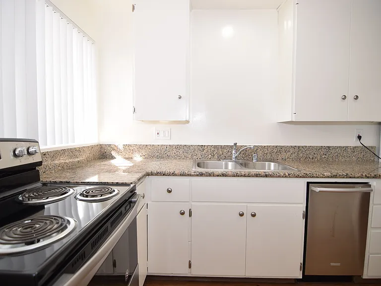 311 S Primrose Ave — Photo 4