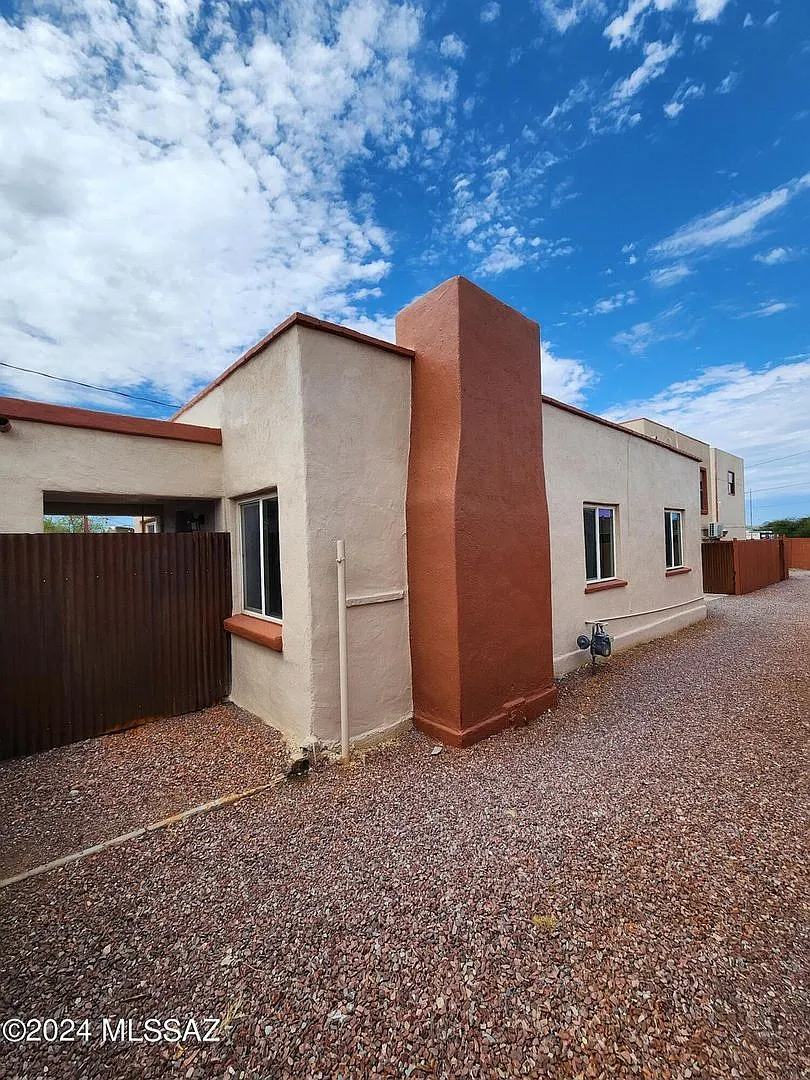 Your Private Retreat Awaits Charming 3BR/2BA Home — Photo 3
