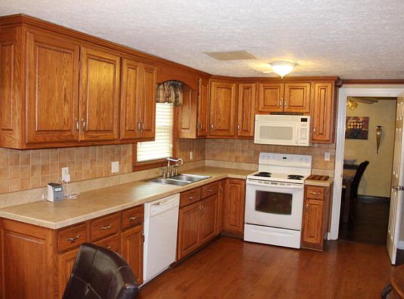 5th image of 2325 S Stratford Dr