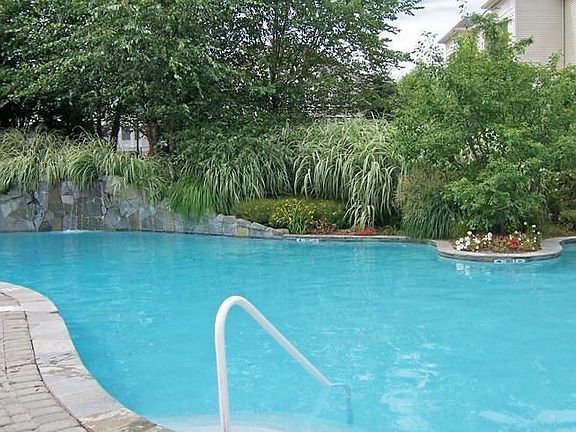 3rd image of 214 Kensington Ln #214