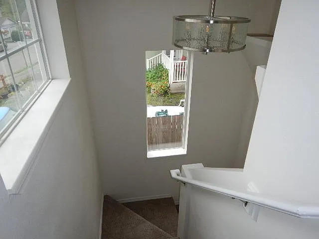 609 Grant Ln SW #B — Photo 3