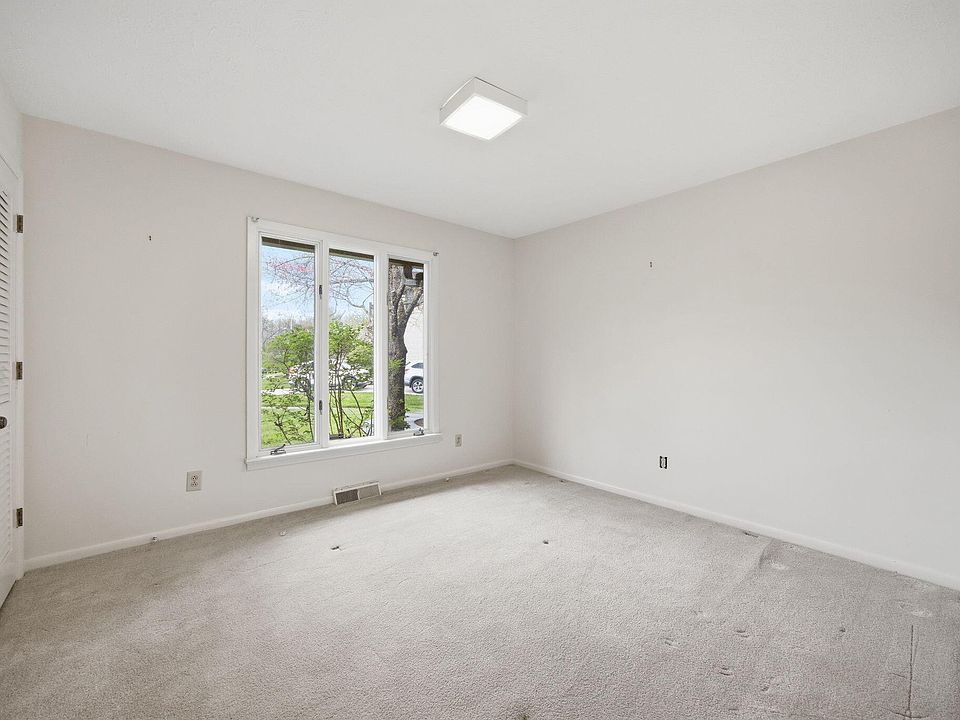 55th image of 2044 Manor Dr