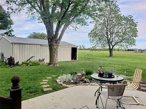 5th image of 15285 Edgerton Rd