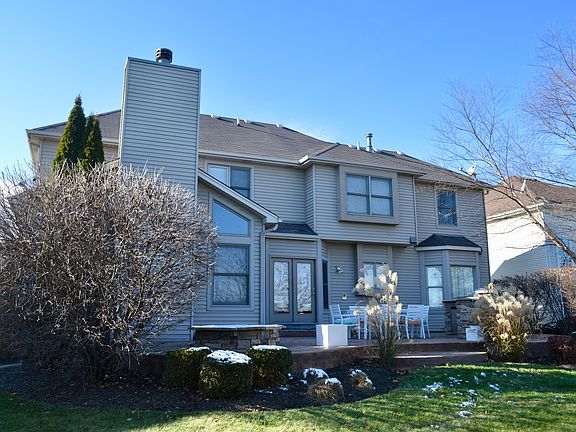 3rd image of 693 Waterside Dr