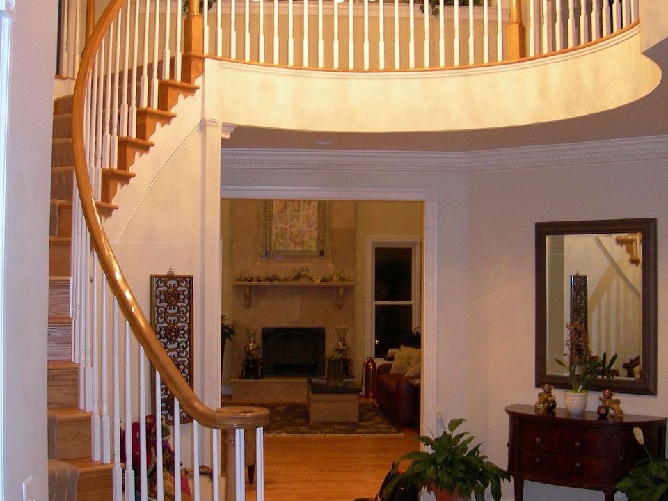 Grand Entry w/crystal chandelier
